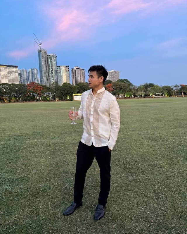 Tonichi Bonoan in a barong